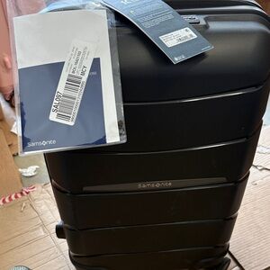 Samsonite Midnight Black Spinner Luggage